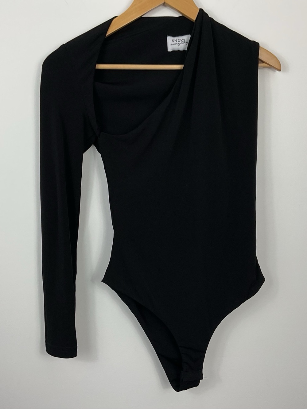 Sndy’s. Everyday Black One Sleeve Bodysuit Top Womens Size 6